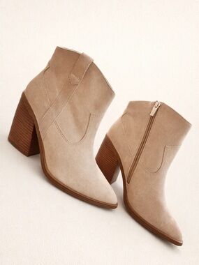 Vince Camuto Gredile Beige Suede Leather Ankle Booties NWOT